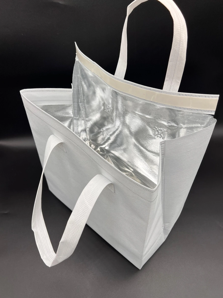 Sac avec contenants alimentaires